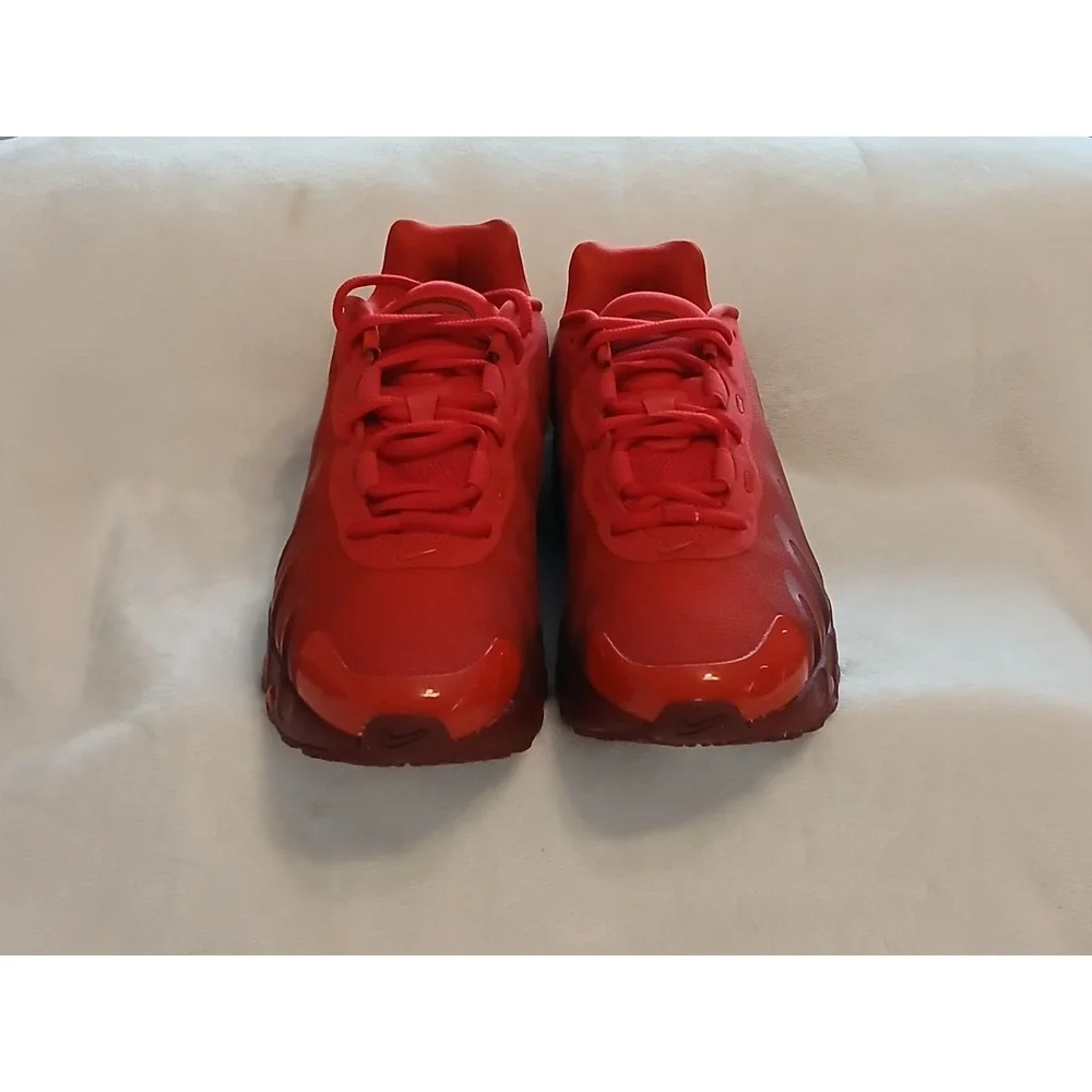 NIB - Wms Nike Airmax DN8 Sz 7.5 University Red